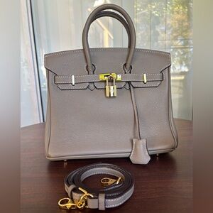 SUUPER SALE‼️ Medium size handbag convertible into crossbody taupe color